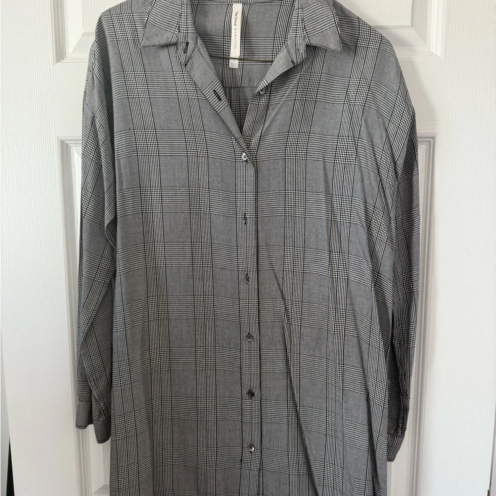 Babaton Plaid Button-Up Shirt - Picture 3 of 6